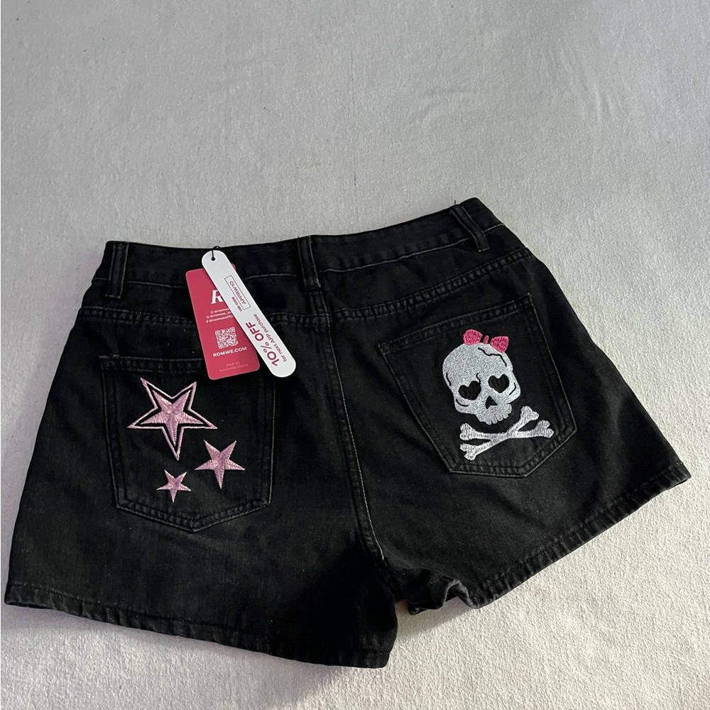 ROMWE Black Jean Shorts with Pink Embroidery